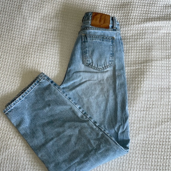 LIGHT WASH OAK + FORT MOM JEANS SIZE SMALL - Picture 3 of 5